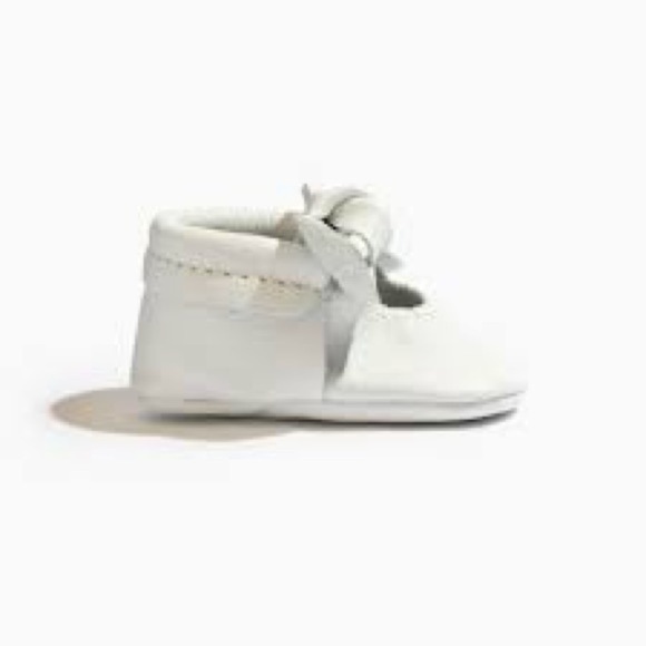 Freshly Picked white leather knotted bow moccasins size 4 - Picture 1 of 6